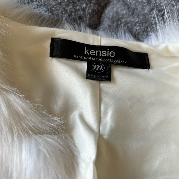 Kenzie faux fur sweater jacket, excellent condition, pretty soft white ‘fur’ - Picture 3 of 6